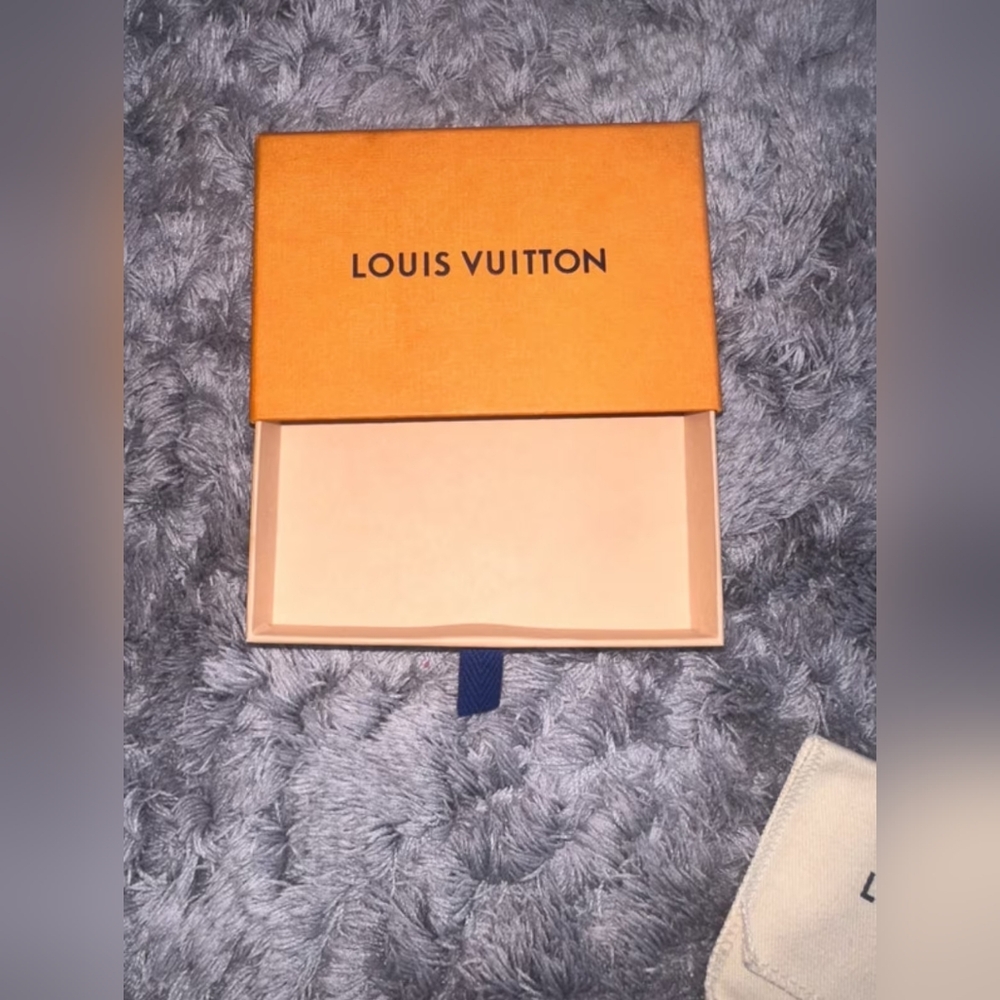 Louis Vuitton Key Pouch - Picture 6 of 7